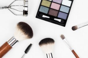 一人旅で美容を意識した旅行に最適な化粧品小分け方法は？